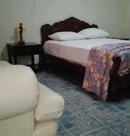 트루히요 Residencial El Sol De Los Pinos B&B 외부 사진