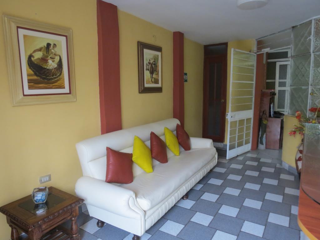 트루히요 Residencial El Sol De Los Pinos B&B 외부 사진