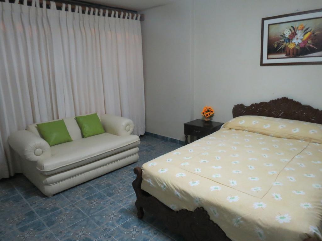 트루히요 Residencial El Sol De Los Pinos B&B 외부 사진