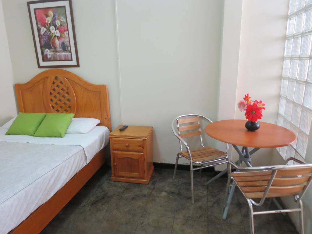 트루히요 Residencial El Sol De Los Pinos B&B 외부 사진
