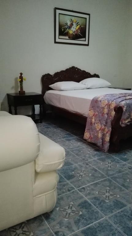 트루히요 Residencial El Sol De Los Pinos B&B 외부 사진
