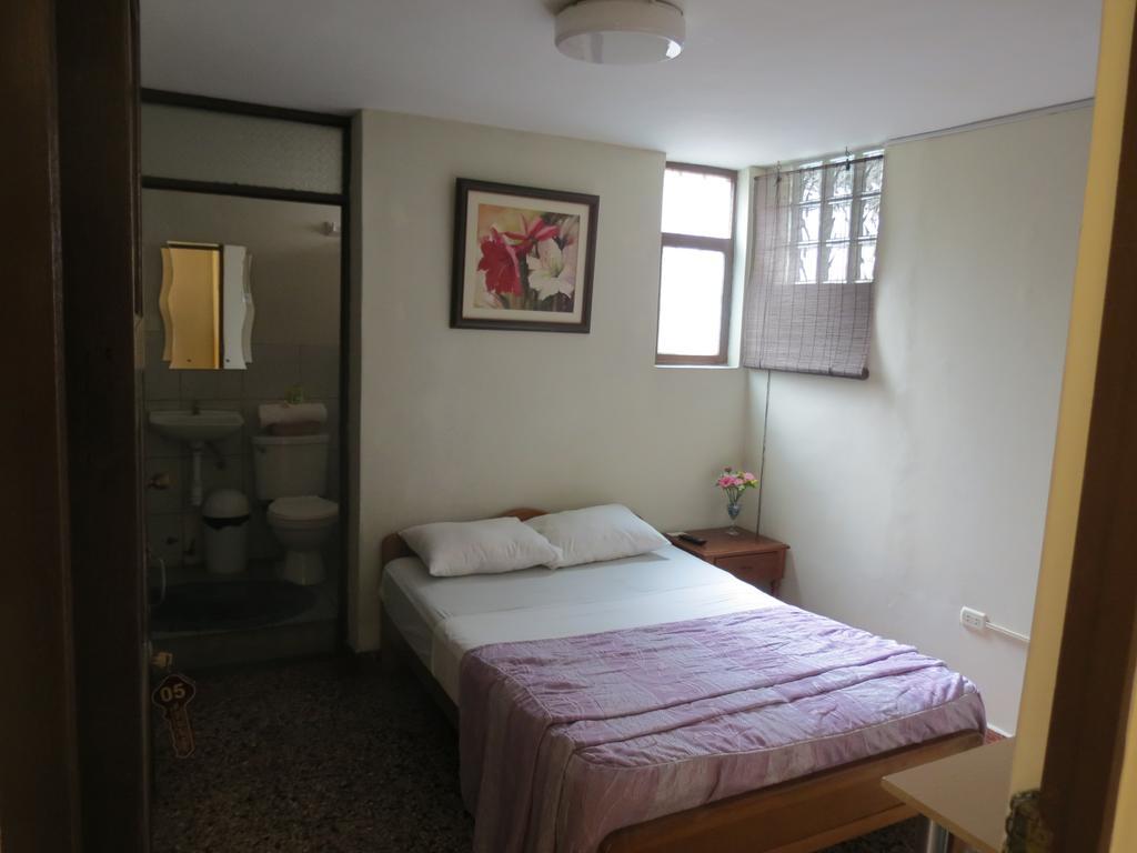 트루히요 Residencial El Sol De Los Pinos B&B 외부 사진