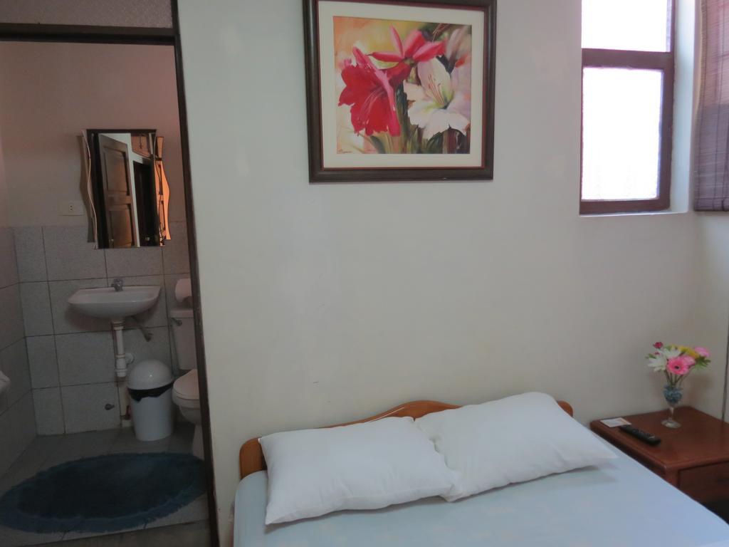 트루히요 Residencial El Sol De Los Pinos B&B 외부 사진
